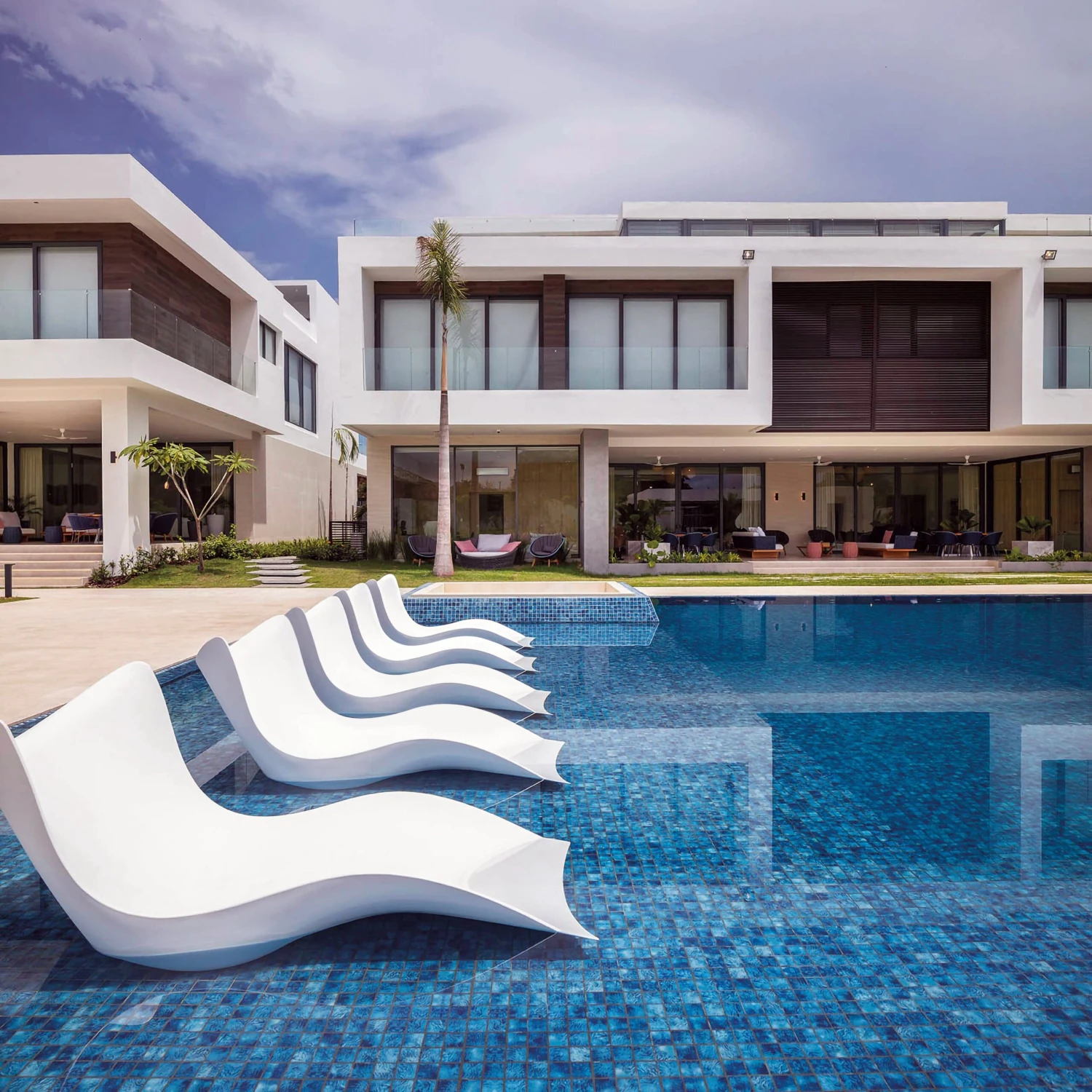 Vanguard Arrecife Blue 1x2 Glossy Glass Tile - Image 2