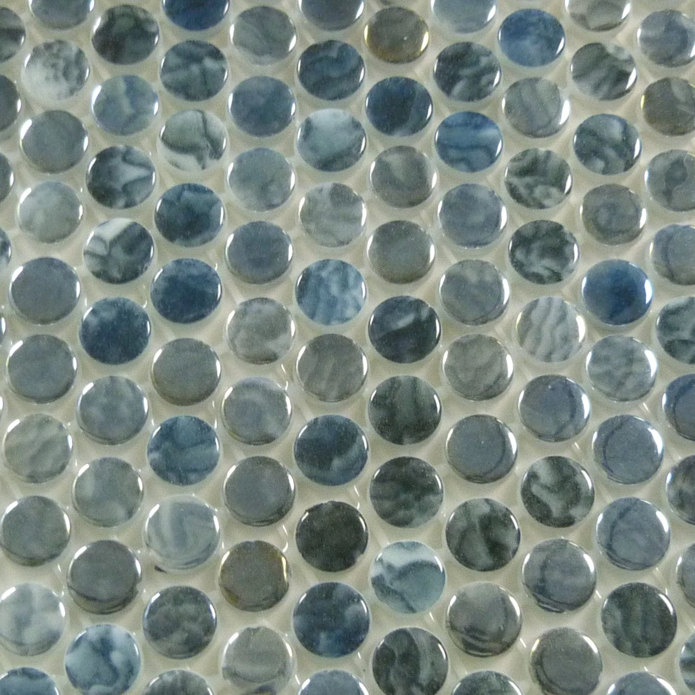 Vanguard Arrecife Grey Penny Round Glossy Glass Tile - Image 5
