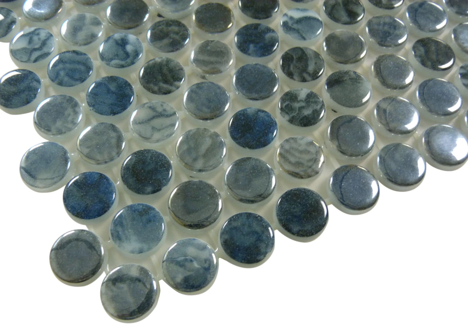 Vanguard Arrecife Grey Penny Round Glossy Glass Tile - Image 4